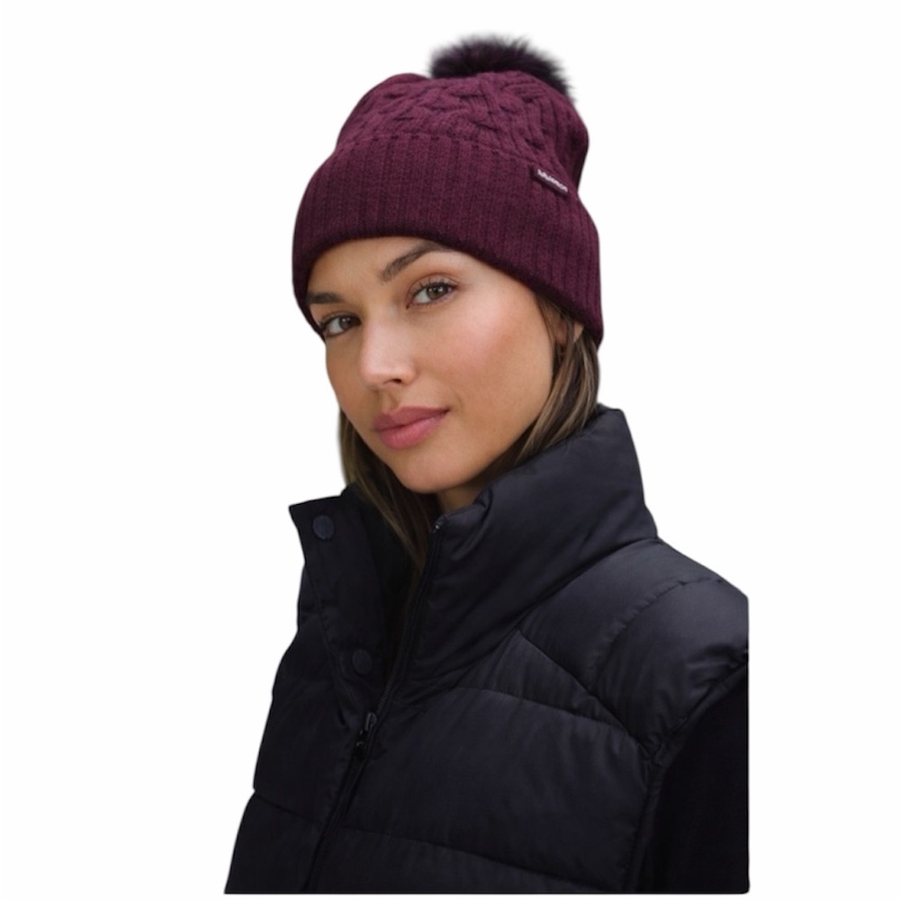 Lululemon Womens Cable Knit Pom Beanie
Cassis‎ - New